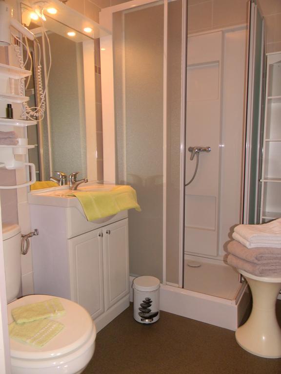 Residence Hoteliere Helios Jonzac Exteriör bild