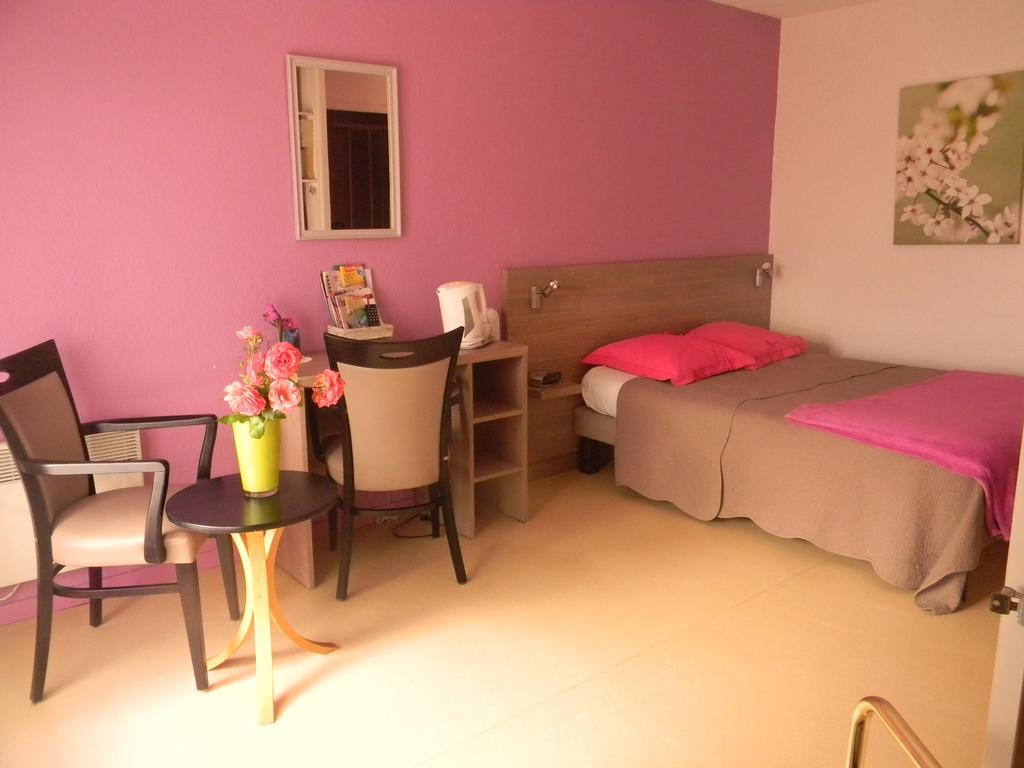 Residence Hoteliere Helios Jonzac Exteriör bild