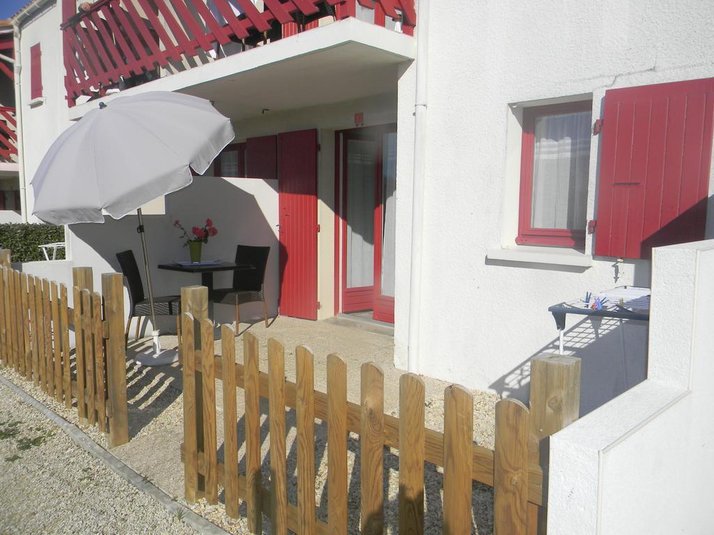 Residence Hoteliere Helios Jonzac Exteriör bild