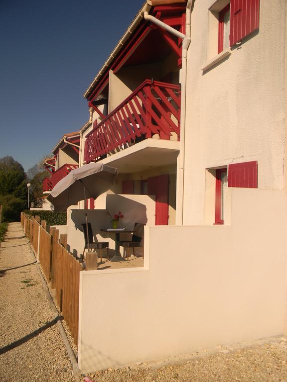 Residence Hoteliere Helios Jonzac Exteriör bild
