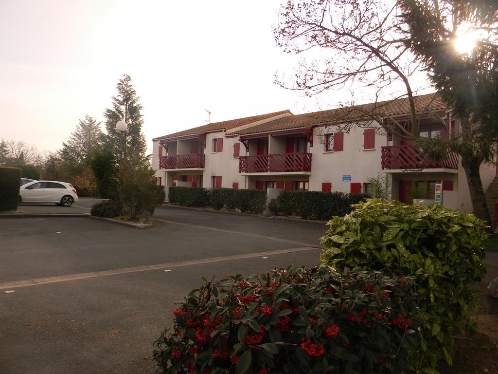 Residence Hoteliere Helios Jonzac Exteriör bild