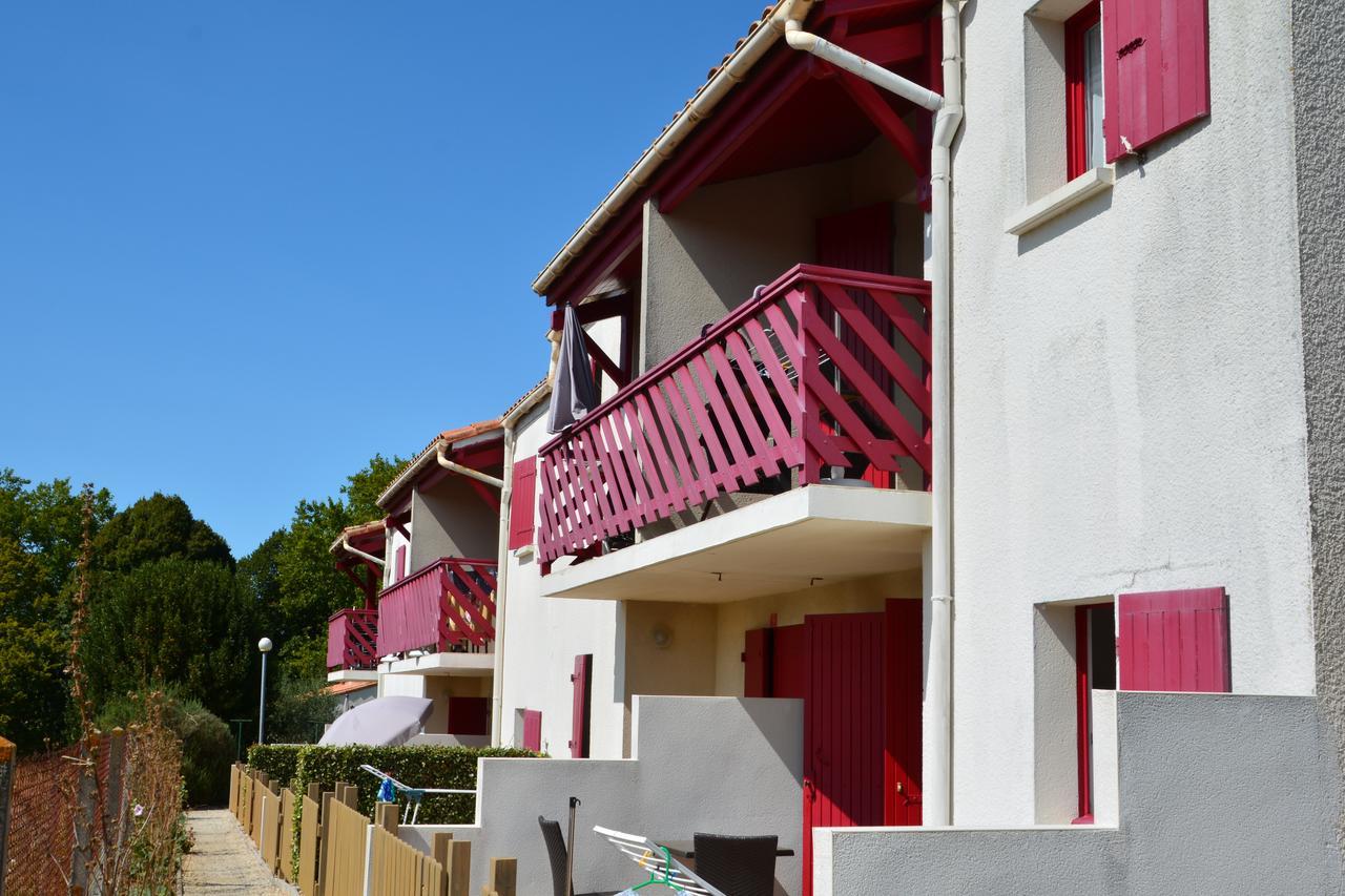 Residence Hoteliere Helios Jonzac Exteriör bild